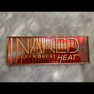 Urban Decay Naked Heat eyeshadow palette